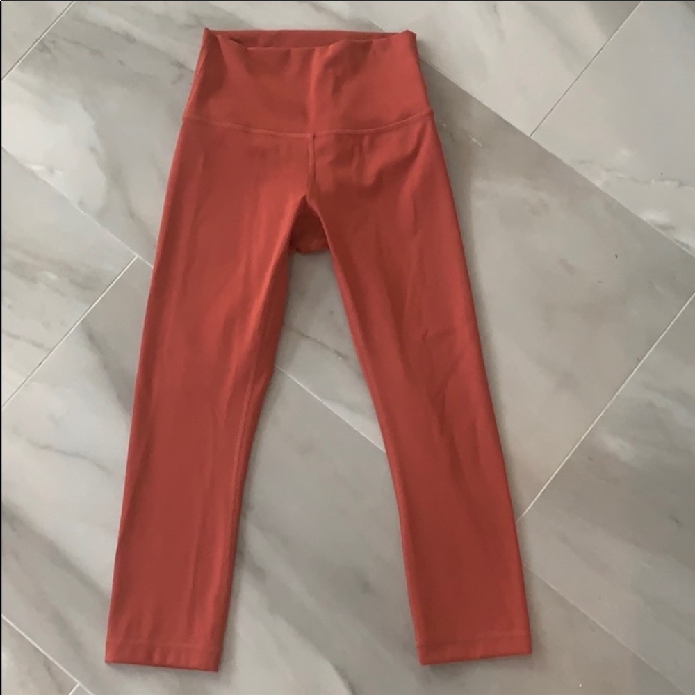 Lululemons wunder under size 4